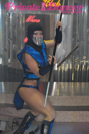 09gstringsChristinaAg2